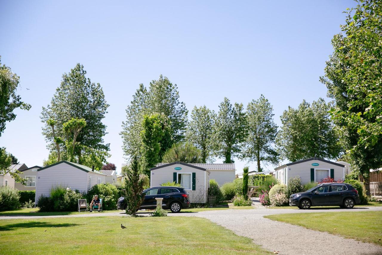 Camping Saint Michel Courtils ภายนอก รูปภาพ